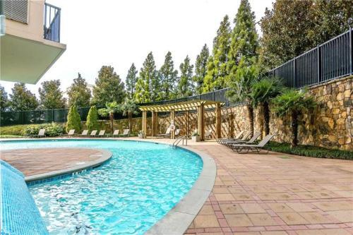 pool - 4561 Olde Perimeter Way Unit 1803