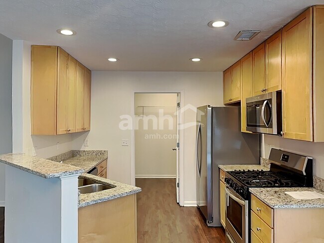 Photo - 419 Creekside Ln