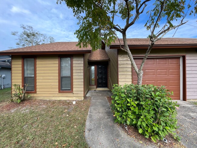 Cute 2 Bedroom in Orange Park- - Cute 2 Bedroom in Orange Park- Condo