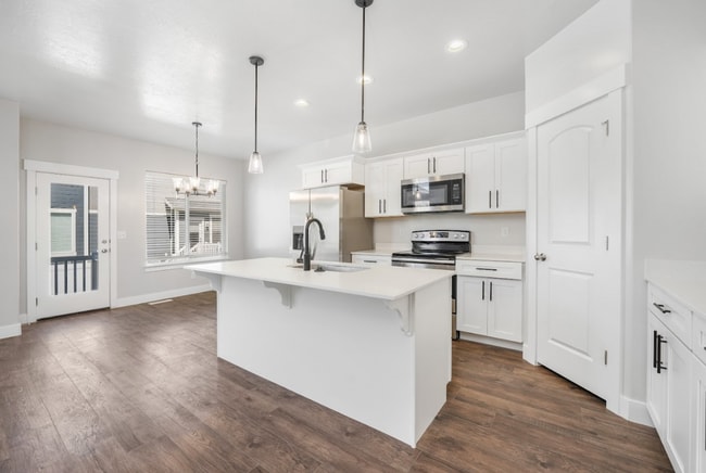 Building Photo - Pet-Friendly 3-Bedroom Rental Near Thanksg...