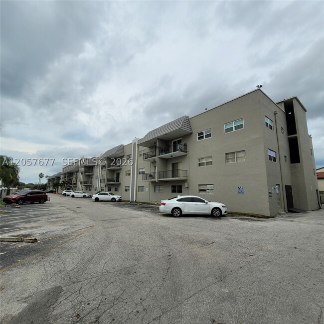 Photo - 5100 SW 41st St Unit 319