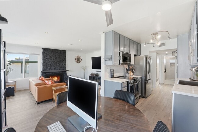 Building Photo - 450 W Vermont Ave Unit 602