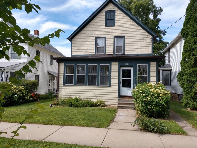 Spacious 4-Bed, 1.5-Bath Home in Vilas Nei... - Spacious 4-Bed, 1.5-Bath Home in Vilas Nei...