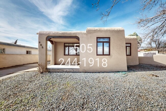 Photo - 905 Adams St NE