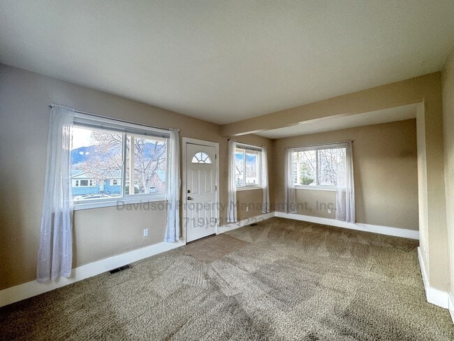 Photo - Stunning 4 Bedroom House near Old Colorado...