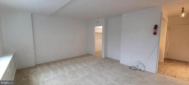 Building Photo - 1011 Arlington Blvd Unit 403