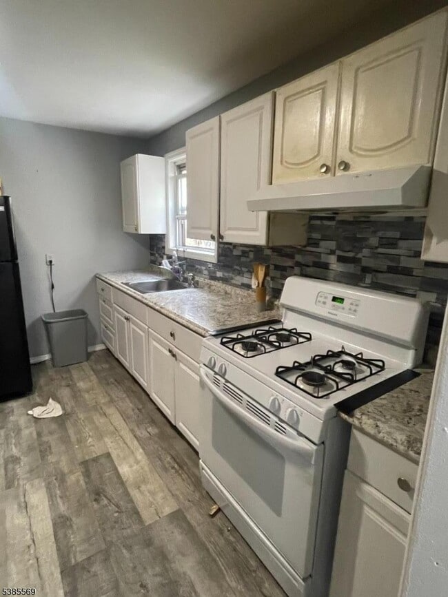 Photo - 644 Trumbull St