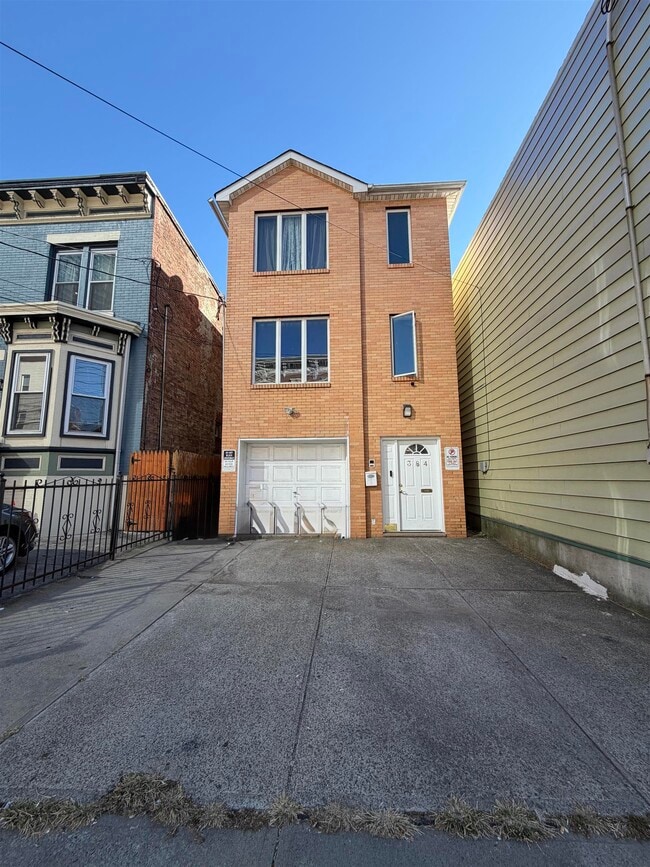 Building Photo - 384 Summit Ave Unit 1