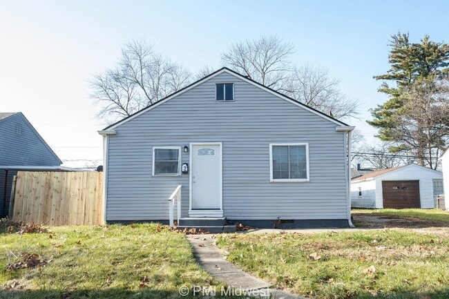 Building Photo - Charming 2-Bedroom Home with 725 Sq Ft in Indianapolis, IN - Must See!
