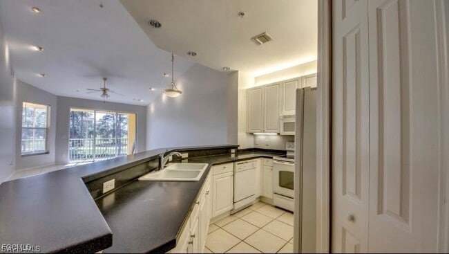 Photo - 15250 Riverbend Blvd Unidad 204