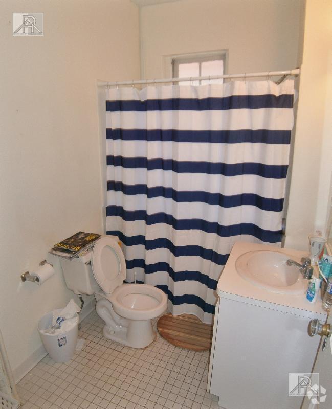 Building Photo - 3 bedroom in Brookline MA 02446 Unit 5 Rental