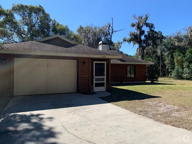 Building Photo - 3/2 in DeLand on a large corner lot! $1,80... Rental