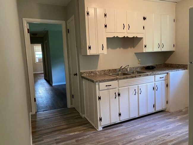 Cozy 2 Bedroom Duplex Available - Walk Dow... - Cozy 2 Bedroom Duplex Available - Walk Dow... Casa