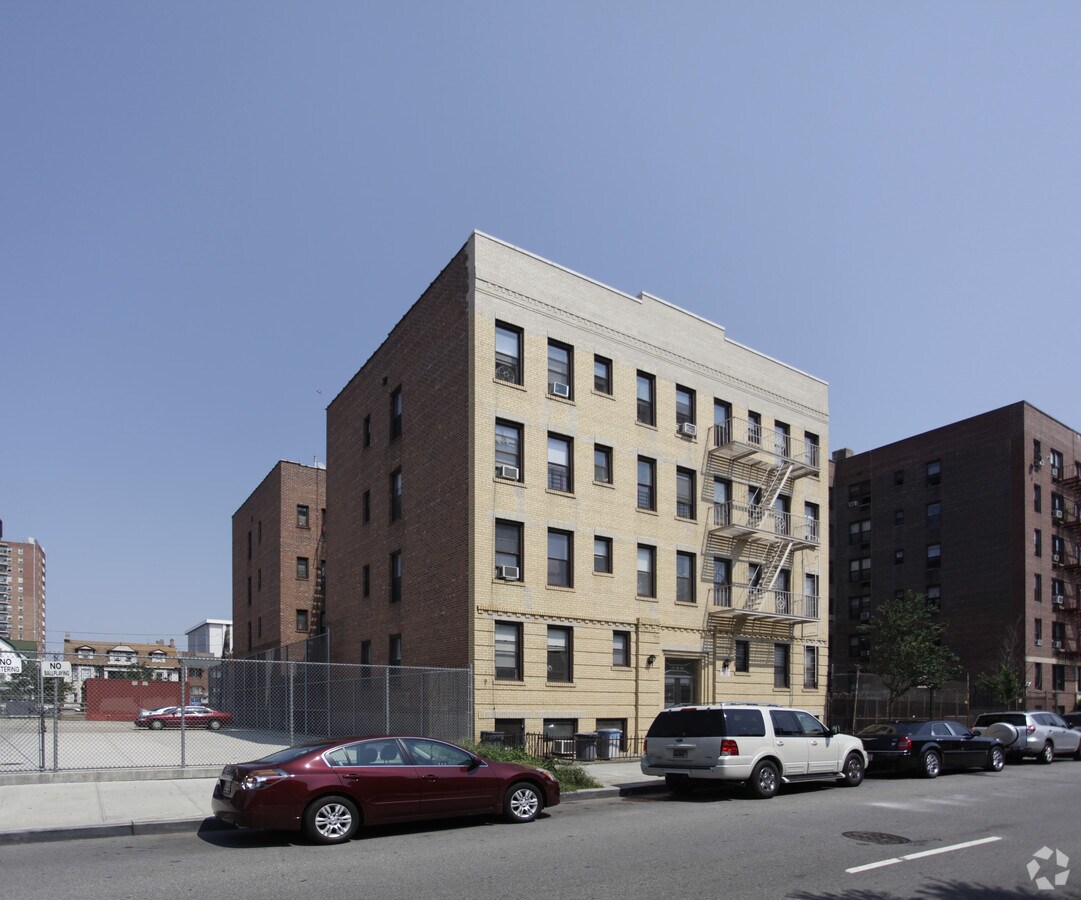 Photo - 88-21-88-23 162nd St