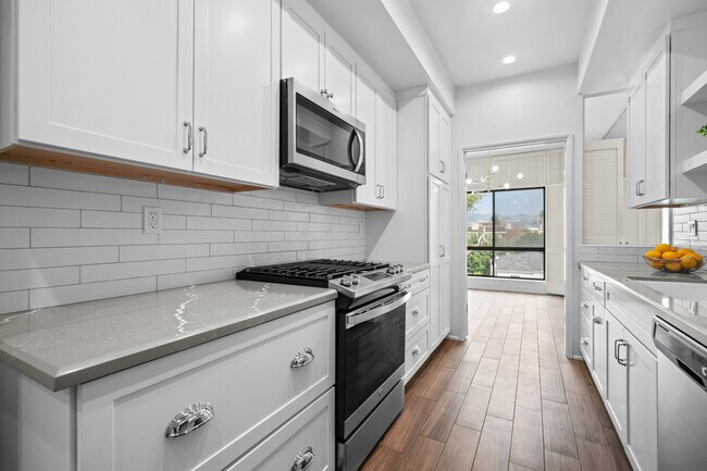 Photo - 1167 Roxbury Dr Unidad 301