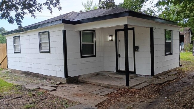 1302 Thomas Ave
