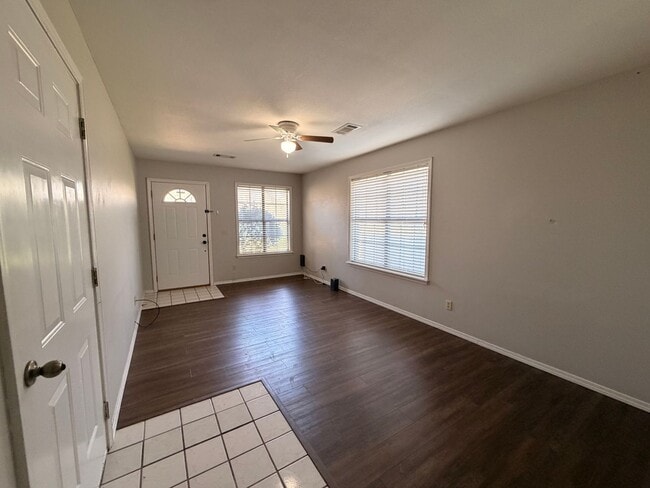 Photo - 301 W 16th Ct Unit Apt A