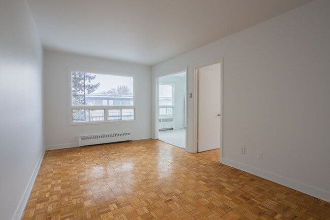 Photo - 4290-4320 Boul Métropolitain E Métropolitain E