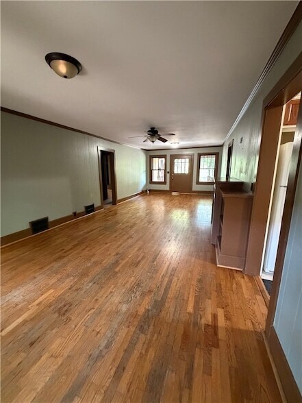 Photo - 104 Boles St