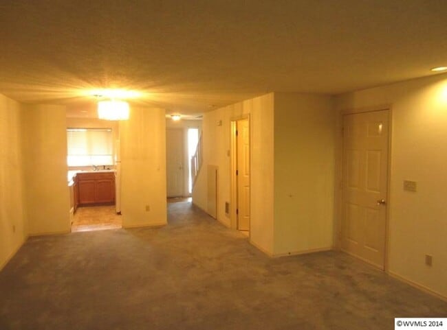 Photo - Triplex in Keizer