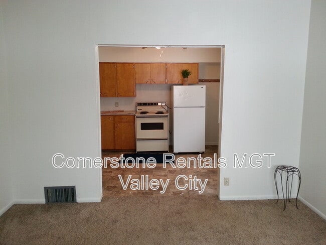 Photo - 309 College St SE