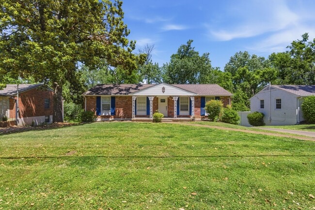Photo - 340 Lynn Dr