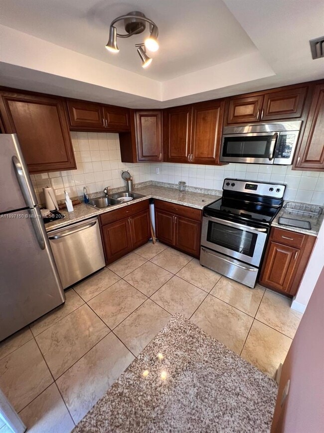 Photo - 1591 NE Miami Gardens Dr Unidad 107