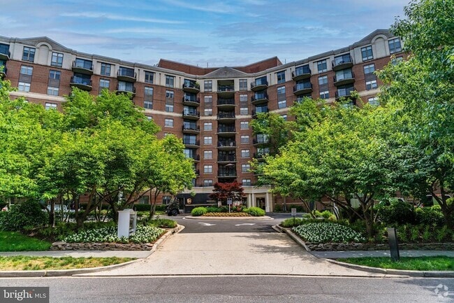 Building Photo - 3401 38th St NW Unit 407 Rental