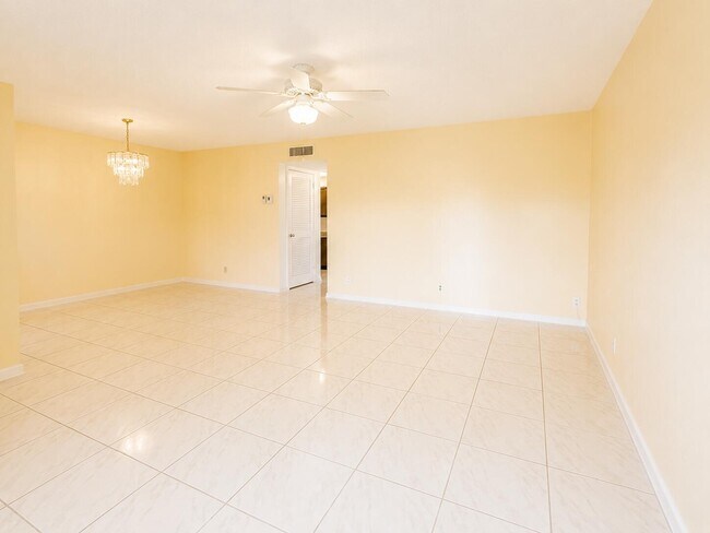 Photo - 5300 Washington St Unidad S313