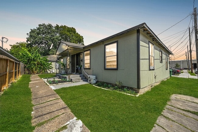 Photo - 3705 Bremond St