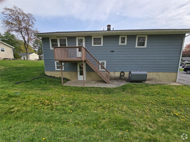 Building Photo - 11 Reservoir Rd Unit 2 Rental