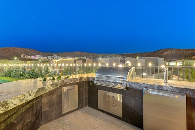 Photo - Distinctive Fully Furnished Estate in The Canyons!
