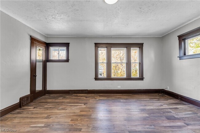 Photo - 3215 W 100th St Unidad 2