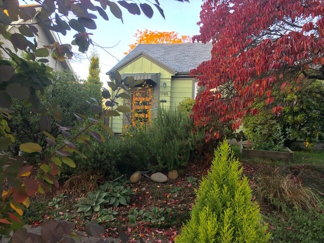 Photo - 1765 NE Holman St