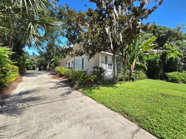Building Photo - Charming 2-Bedroom Home within 3 miles of ...