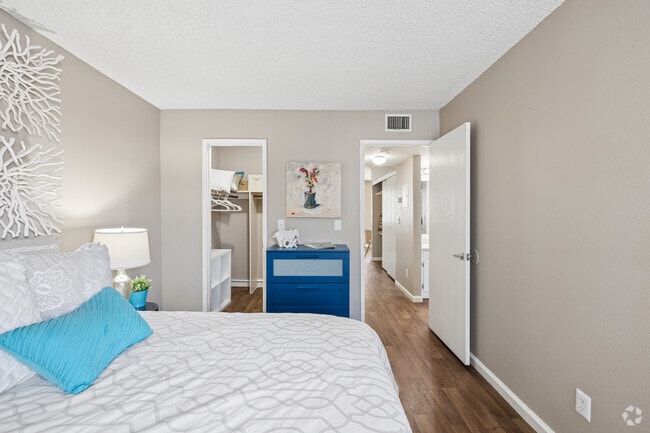 2BR, 1BA - 720SF - Bedroom