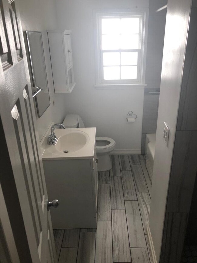 Photo - 10605 Ashton Ave Unidad 10607 1/2