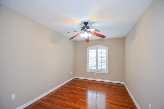 Building Photo - 2326 Walnut Bend Ln