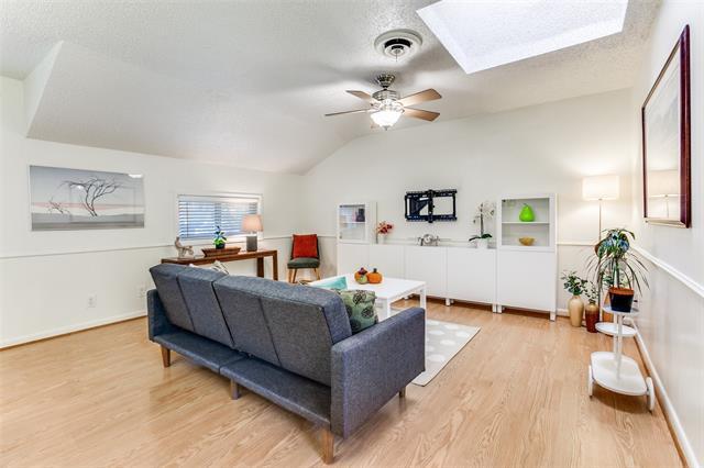 Photo - 424 Classen Dr