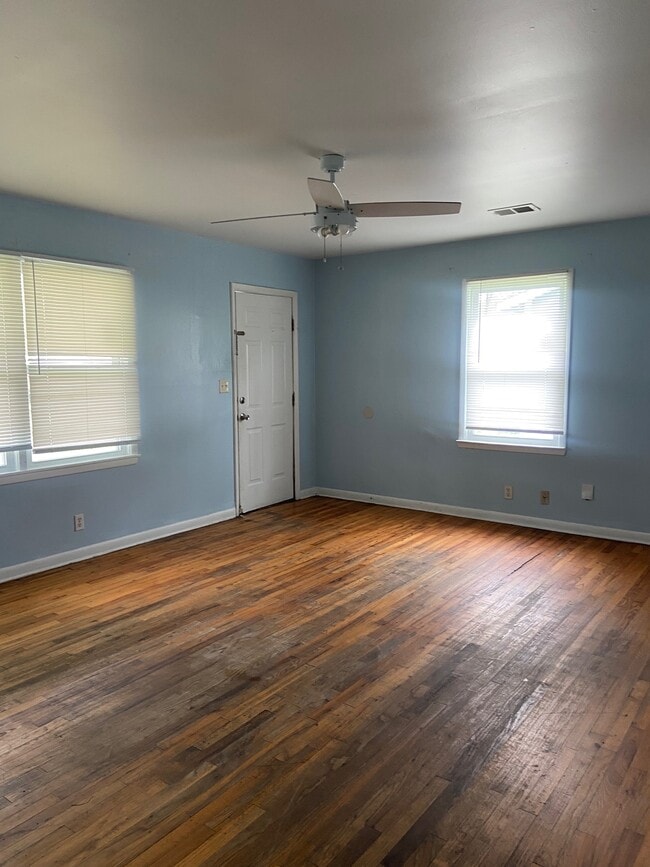 Photo - 220 15th Ave SW