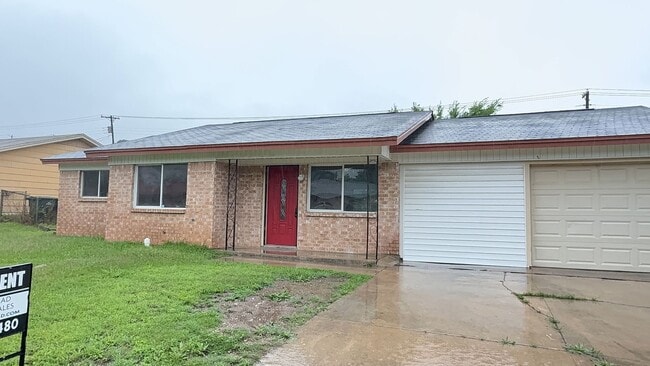 Building Photo - Renovated 3-bedroom 2-bathroom house! HOUSING ACCEPTED!