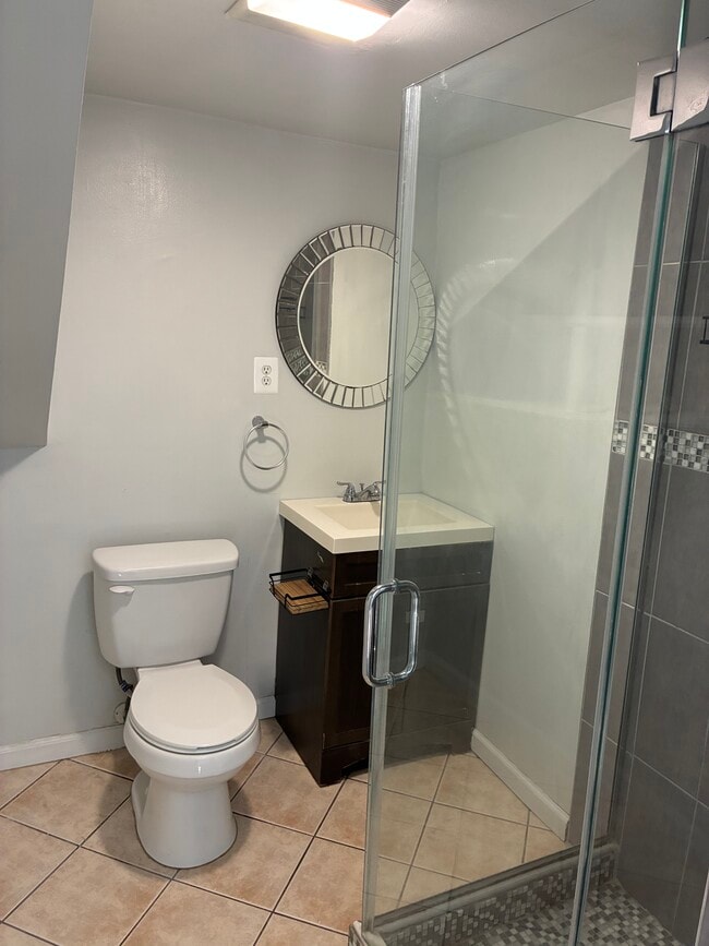 Building Photo - 6116 Washington St Unit 1 bedroom