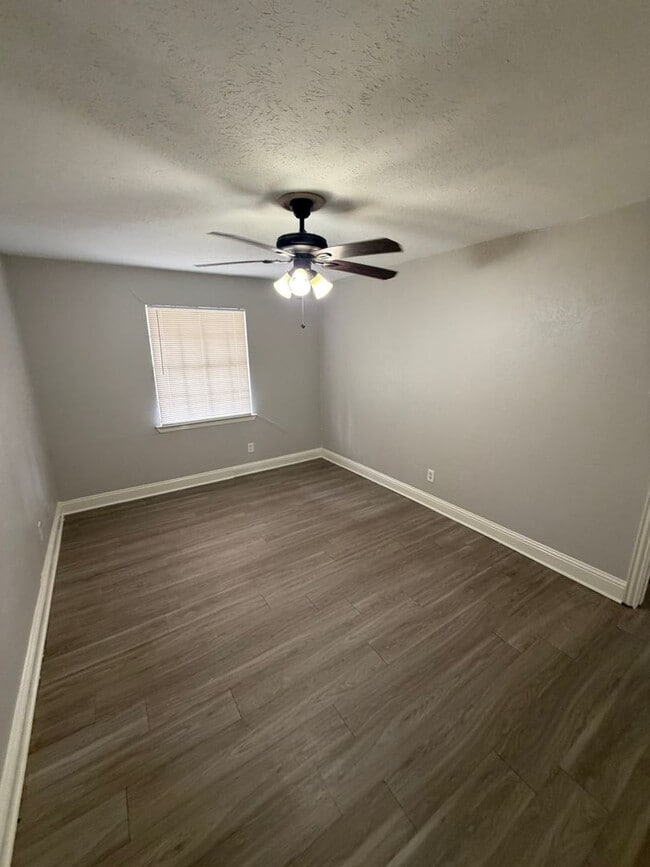 Photo - 425 Price Dr