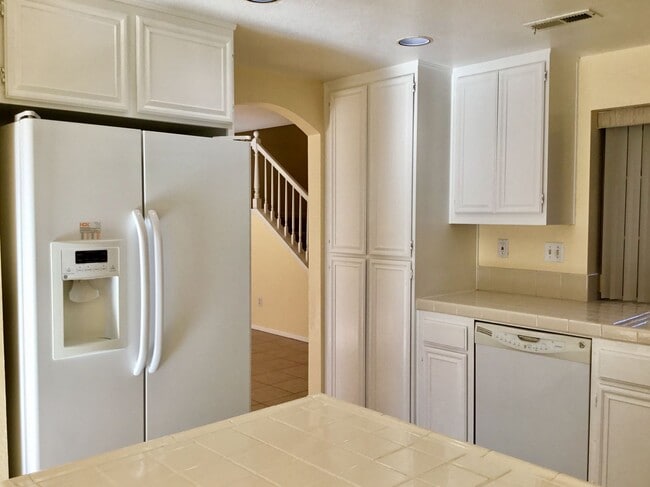 Building Photo - 2345 Greenbriar Dr