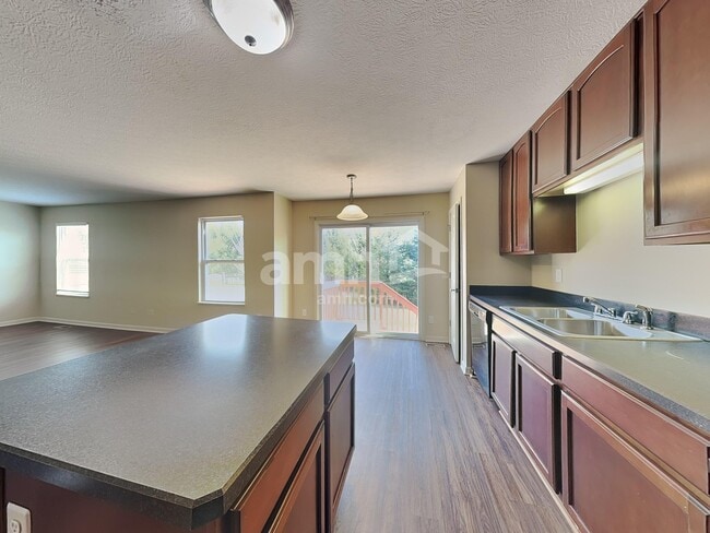 Photo - 924 Fresno St