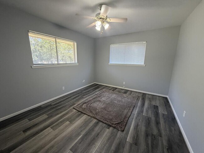 802 Lake Dr