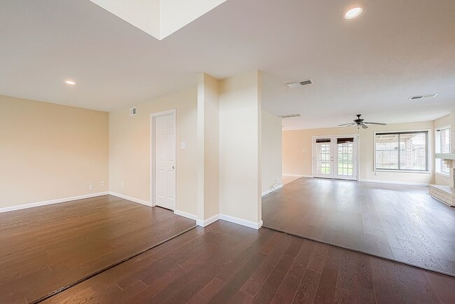 Photo - 2039 Shorewood Ln