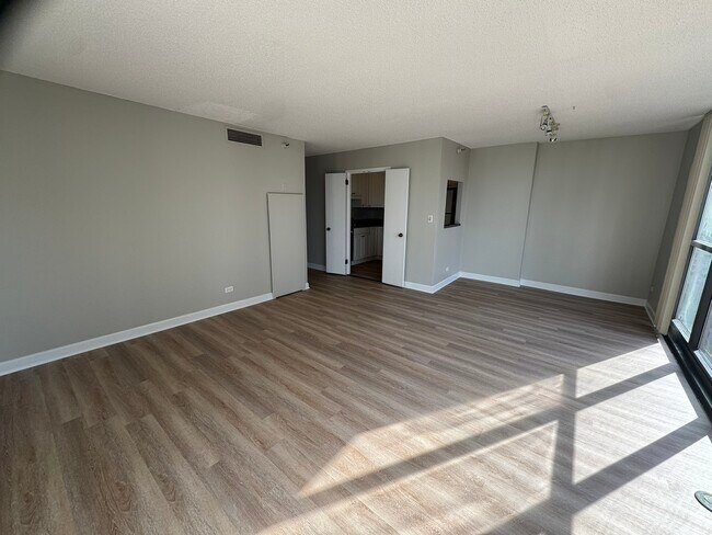 Photo - 10 E Ontario St Unidad 2108