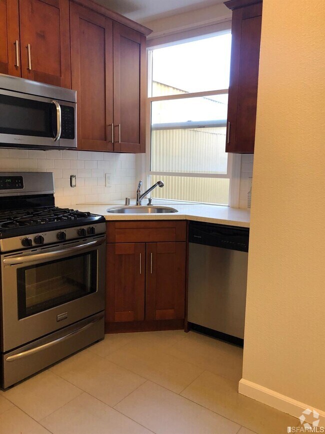 Building Photo - 744 Clementina St Rental