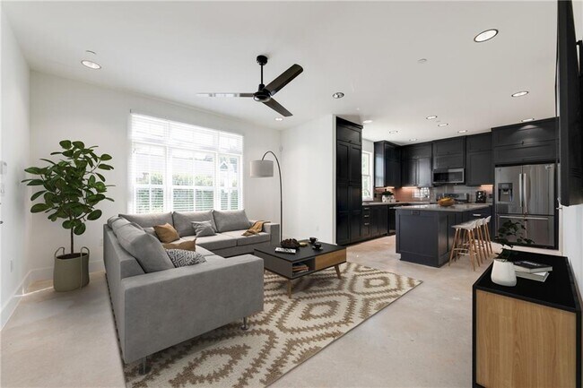 Photo - 408 W 38th St